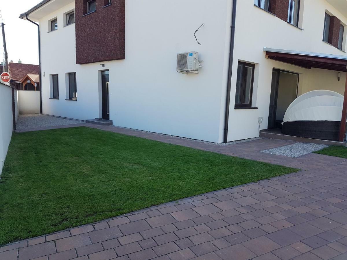 Apartment J&D Dunajská Streda Exteriör bild