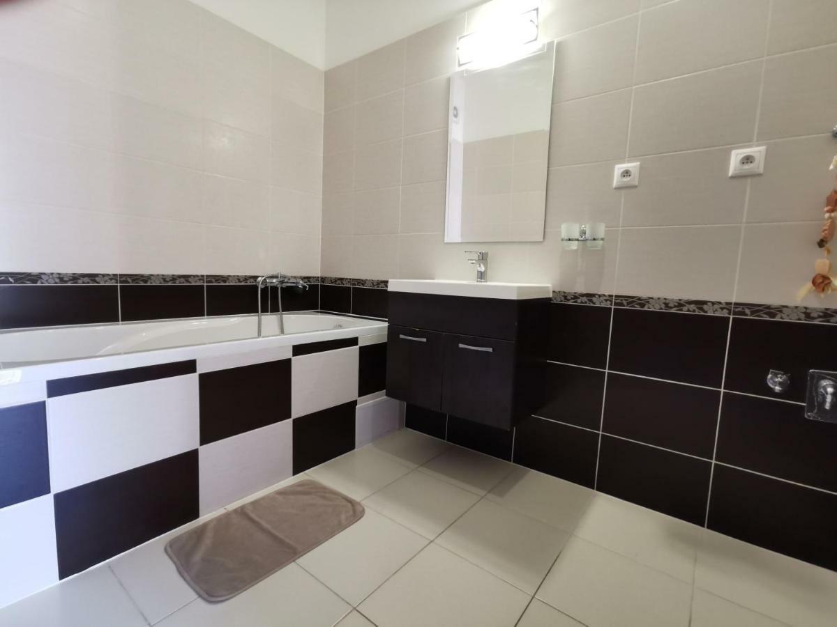 Apartment J&D Dunajská Streda Exteriör bild